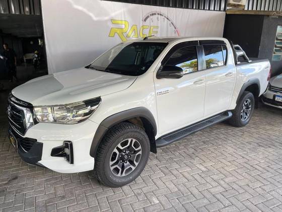 TOYOTA HILUX 2.8 SRX 4X4 CD 16V DIESEL 4P AUTOMÁTICO
